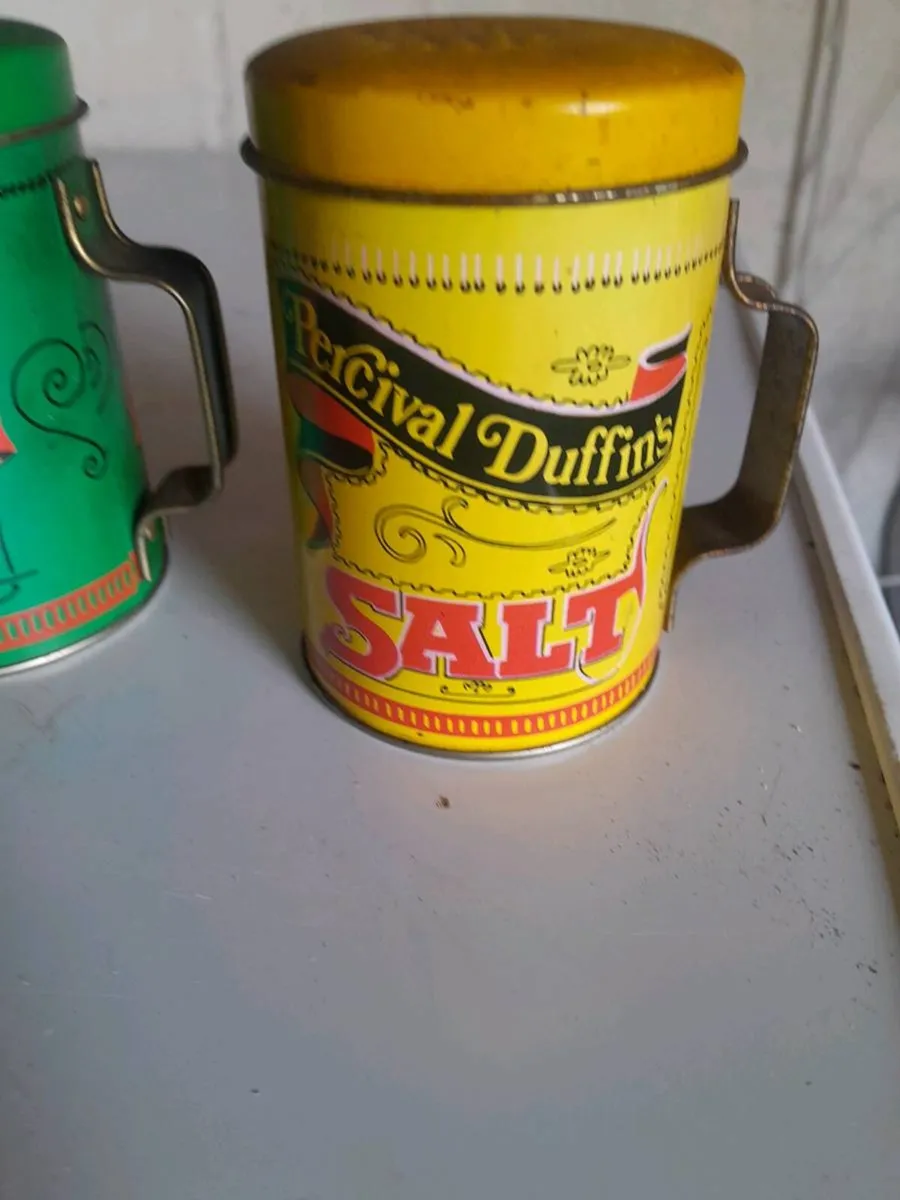 Vintage salt and pepper  shakers - Image 4