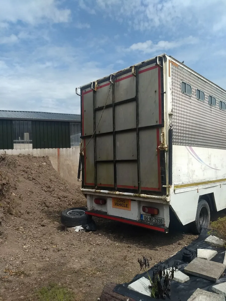 Horse truck - Image 1