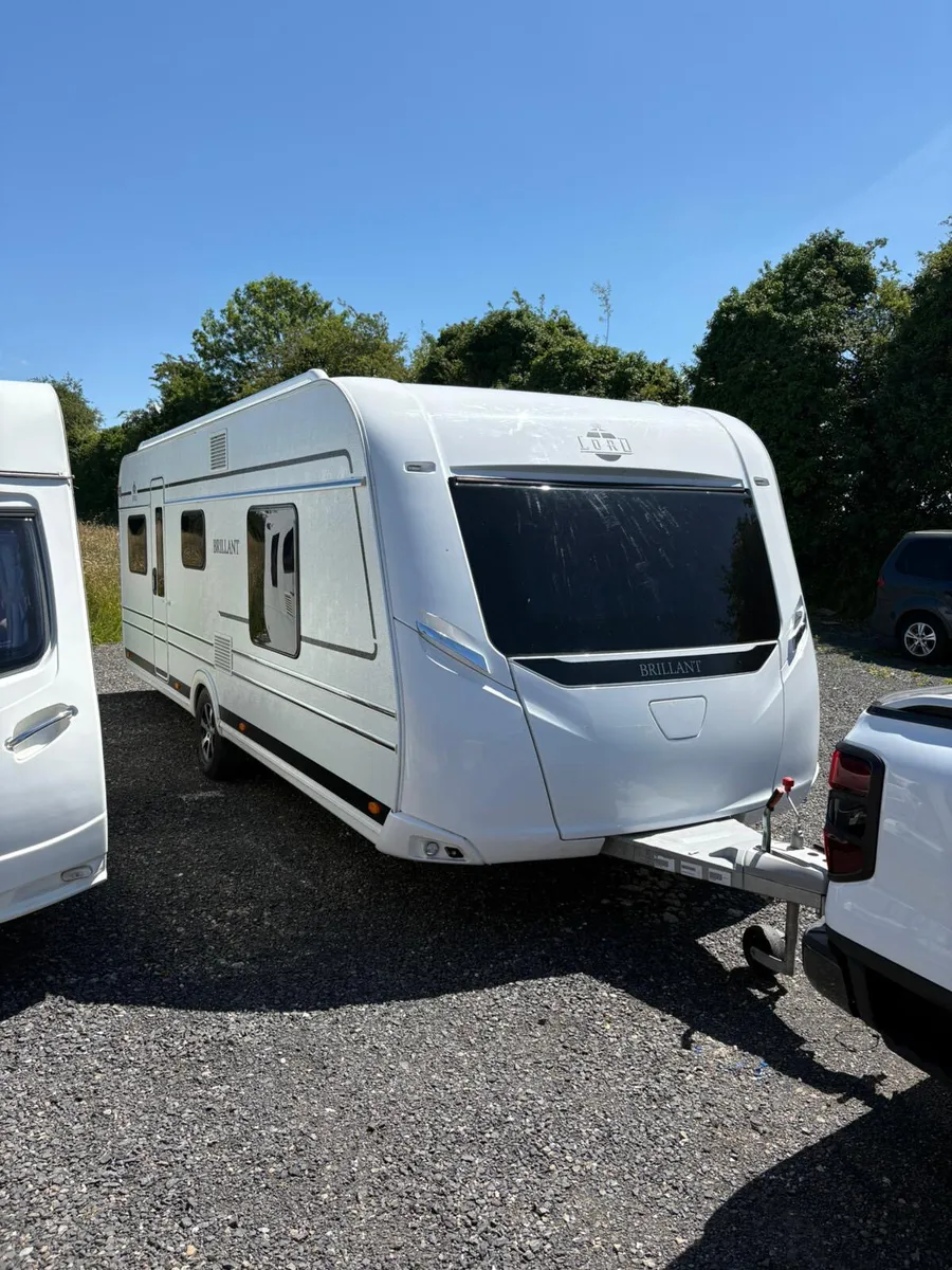 2023 Lmc Lord brillant 590 island bed caravan - Image 4