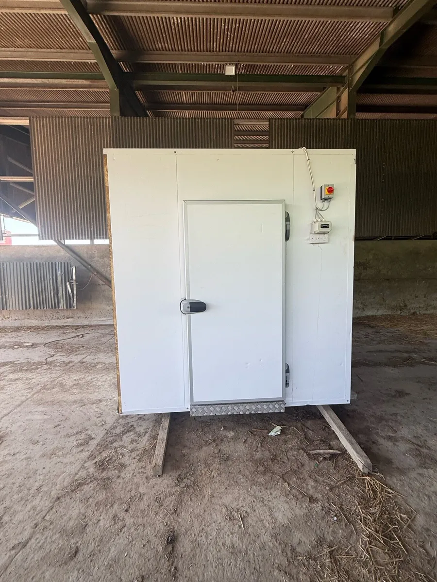 small insulated walk in cold room/chiller. - Image 1