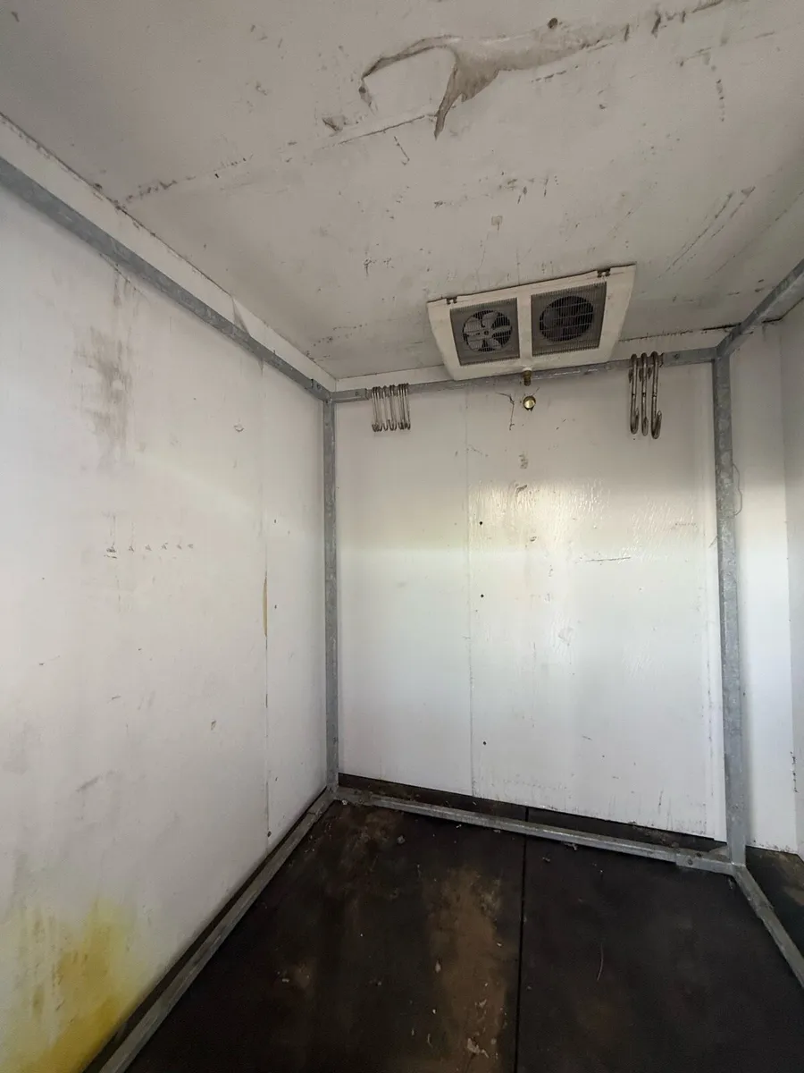 small insulated walk in cold room/chiller. - Image 2