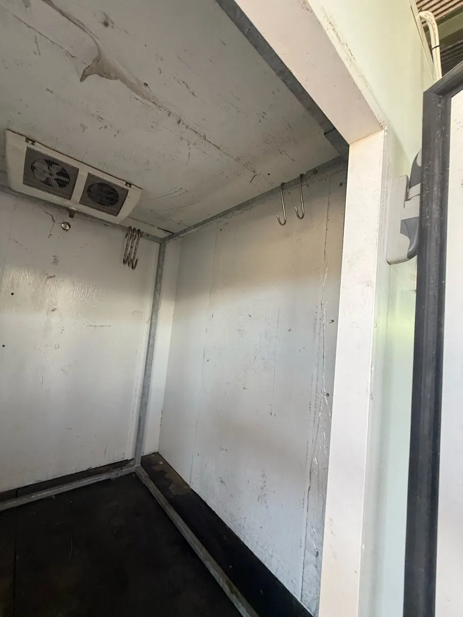 small insulated walk in cold room/chiller. - Image 3