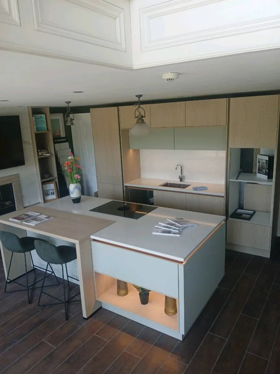 Showroom kitchen - Image 1