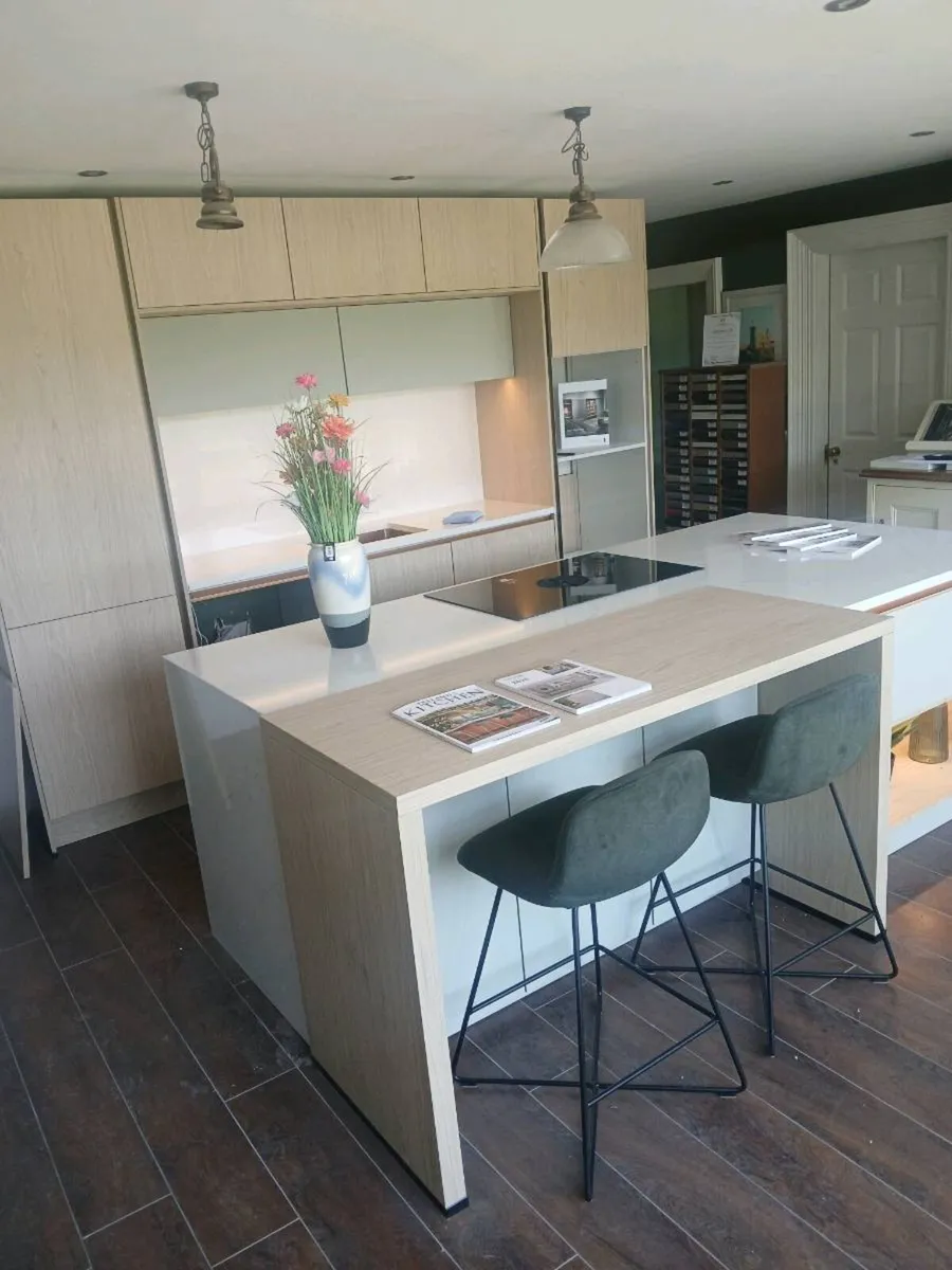 Showroom kitchen - Image 2