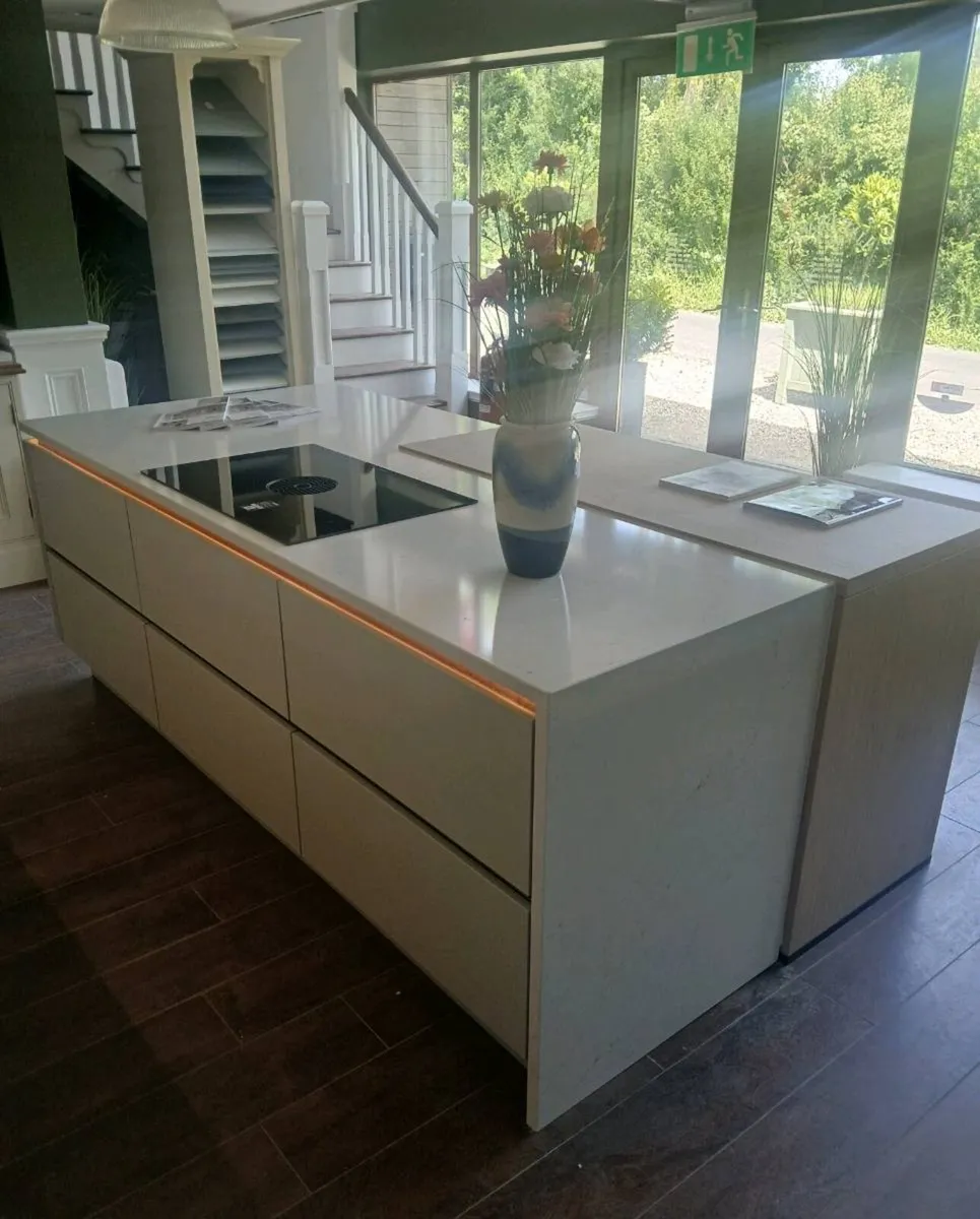 Showroom kitchen - Image 3