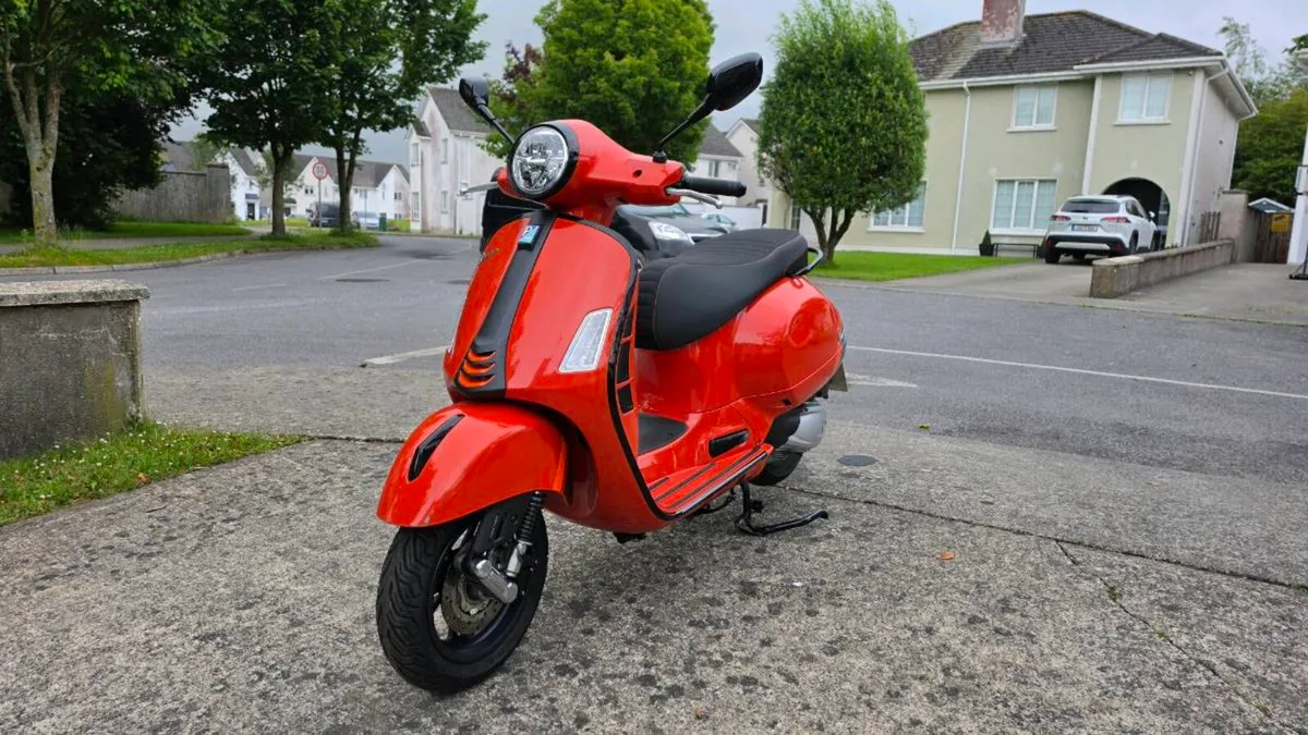 2024 Vespa GTS300  ( please read add fully ) - Image 3