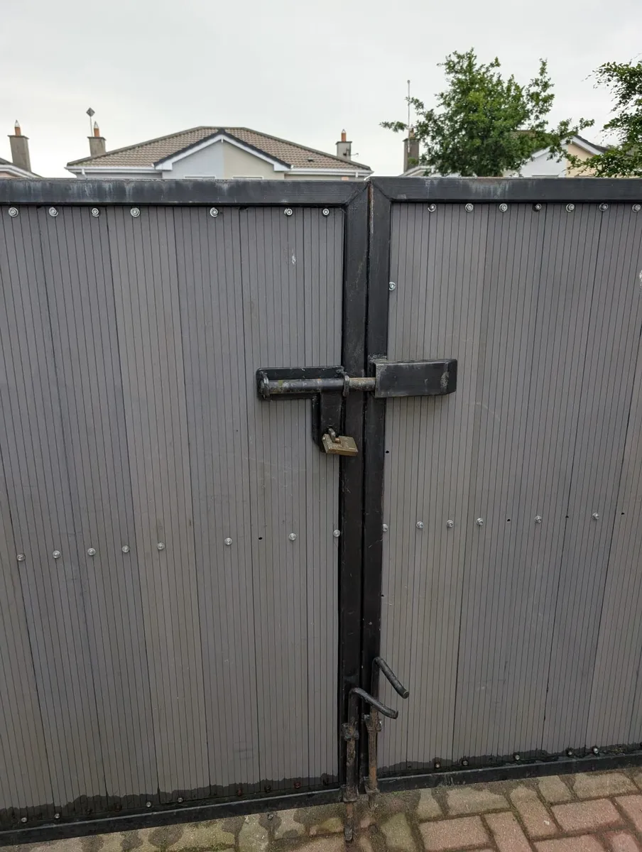 Double gates - Image 2