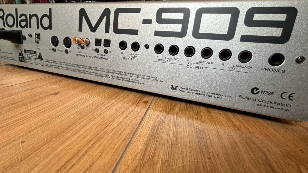 Roland MC-909 - Image 2