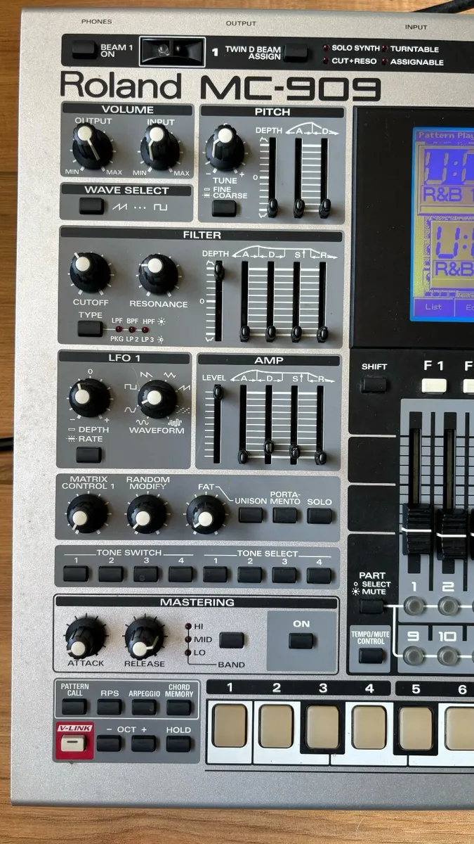 Roland MC-909 - Image 4