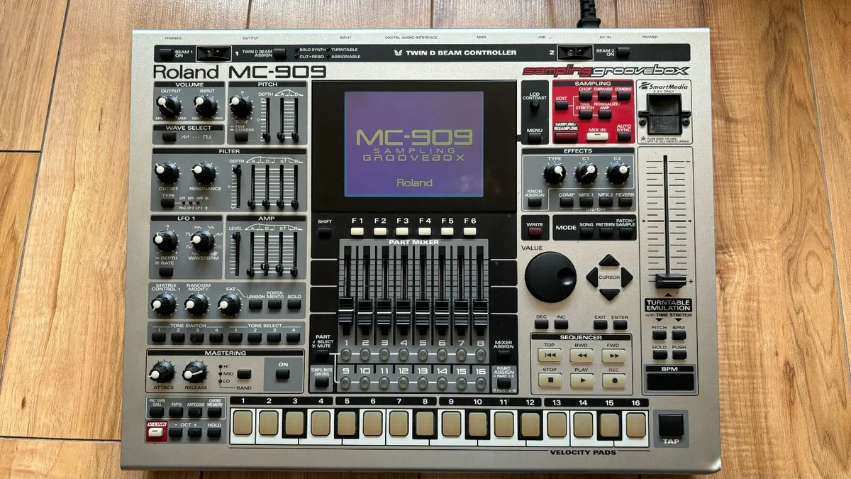 Roland MC-909 - Image 1