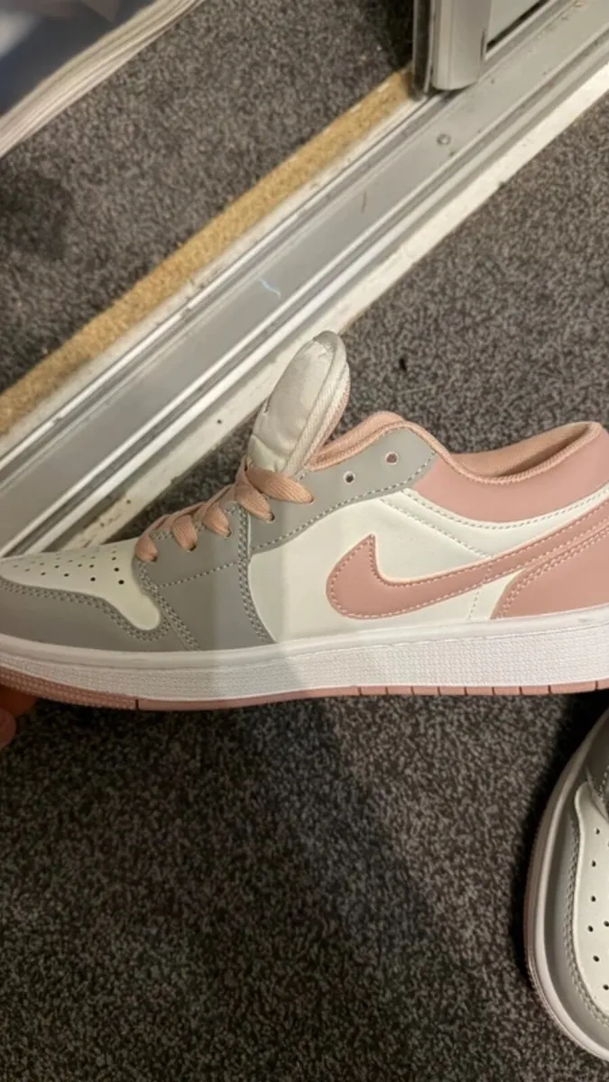 Nike Jordan size 6 - Image 2