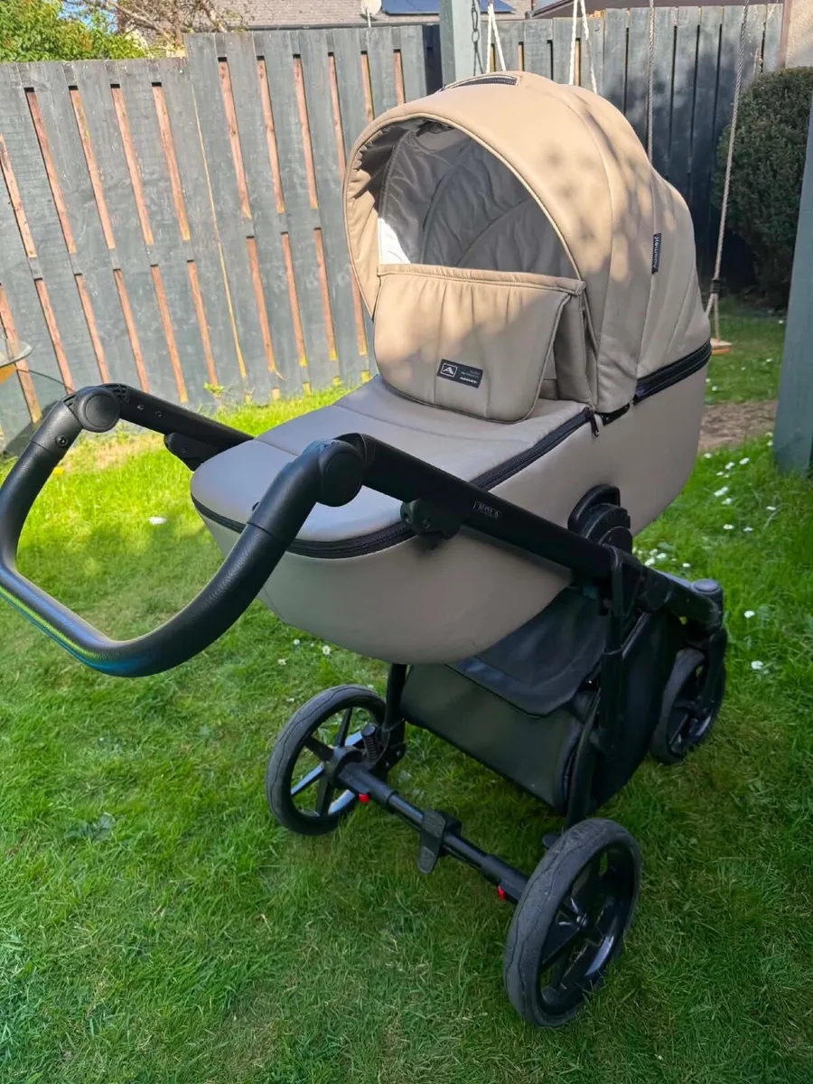 Pram - Image 1