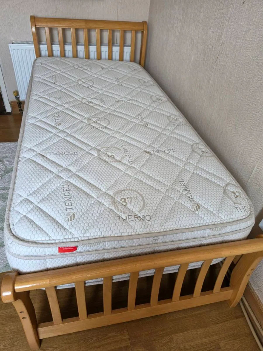 Single bed with mattress - Image 1