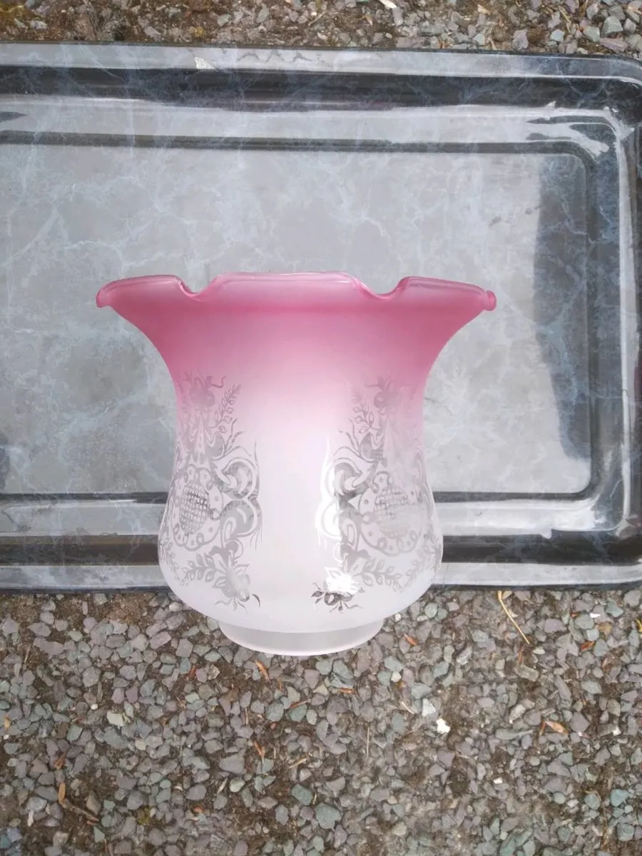 3no.Pink Glass Lamp Shades for Old Oil Lamps.€140 - Image 4