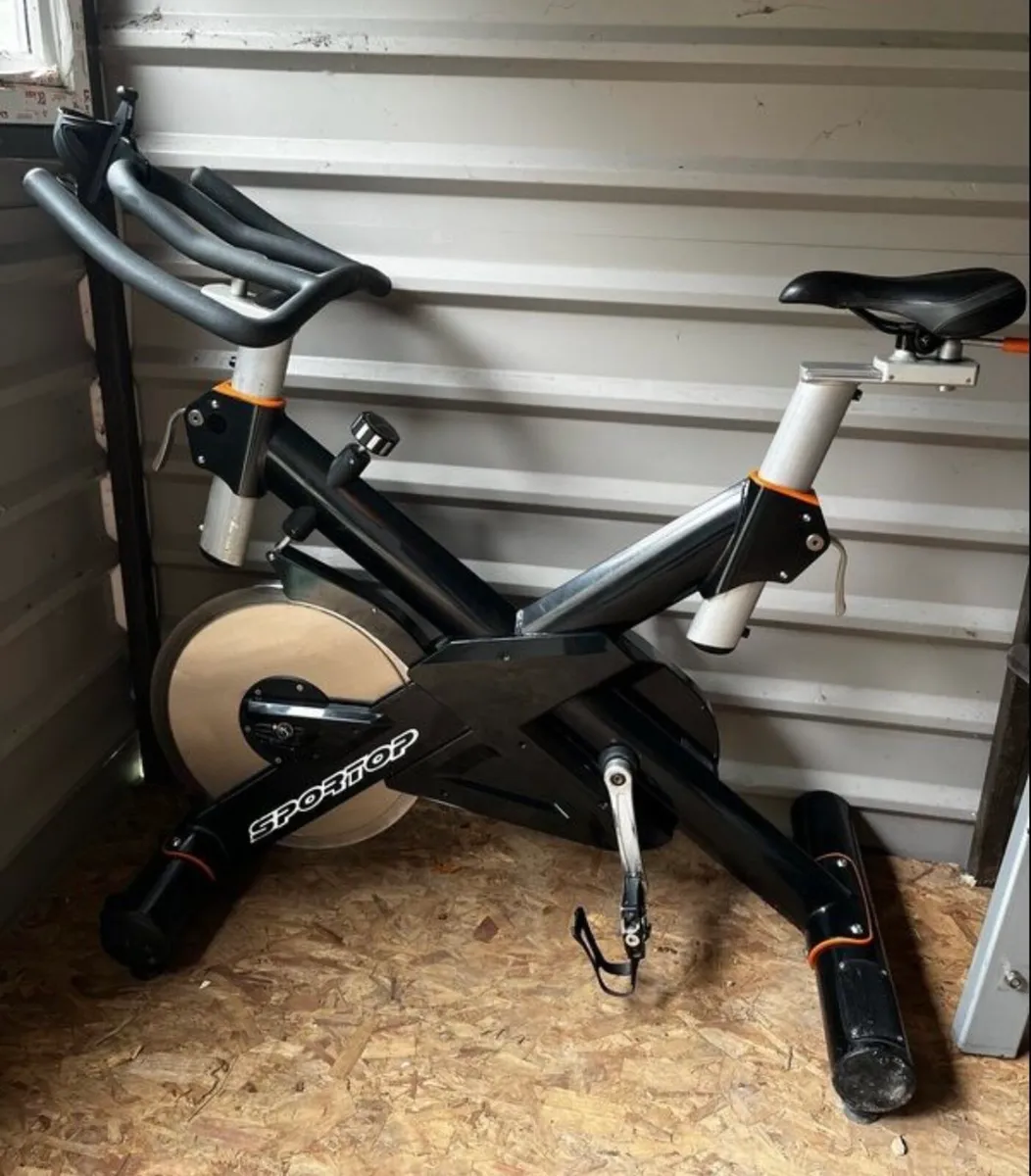 Sportop cb8500 30kg flywheel spin bikes - Image 3