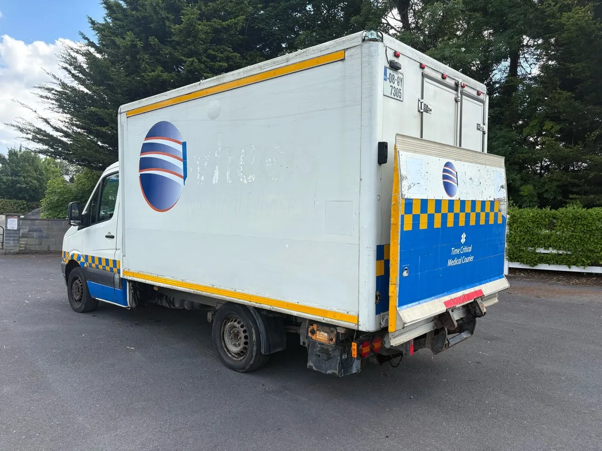 2008 Volkswagencrafter box with taillift automatic - Image 3