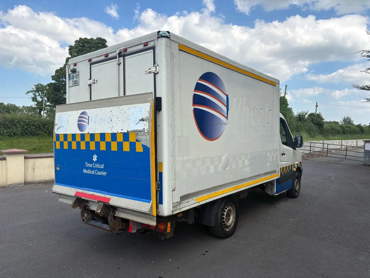 2008 Volkswagencrafter box with taillift automatic - Image 4