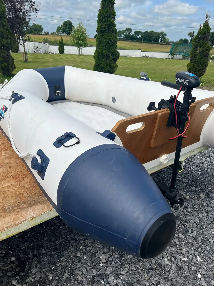 Inflatable dinghy with Motor engine - Image 1