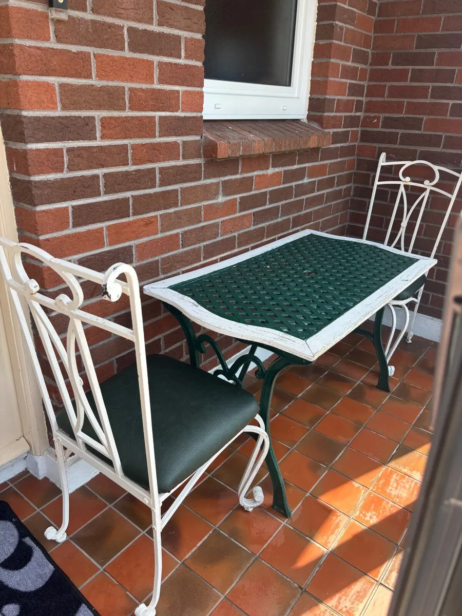 Cast iron garden table and chairs - Image 1