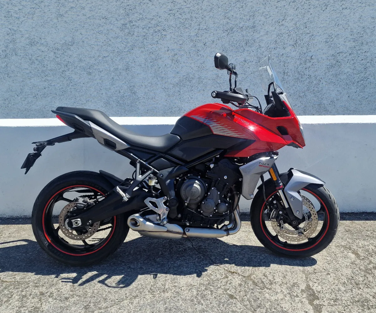 Tiger 660 @ Doyles Athlone - Image 1
