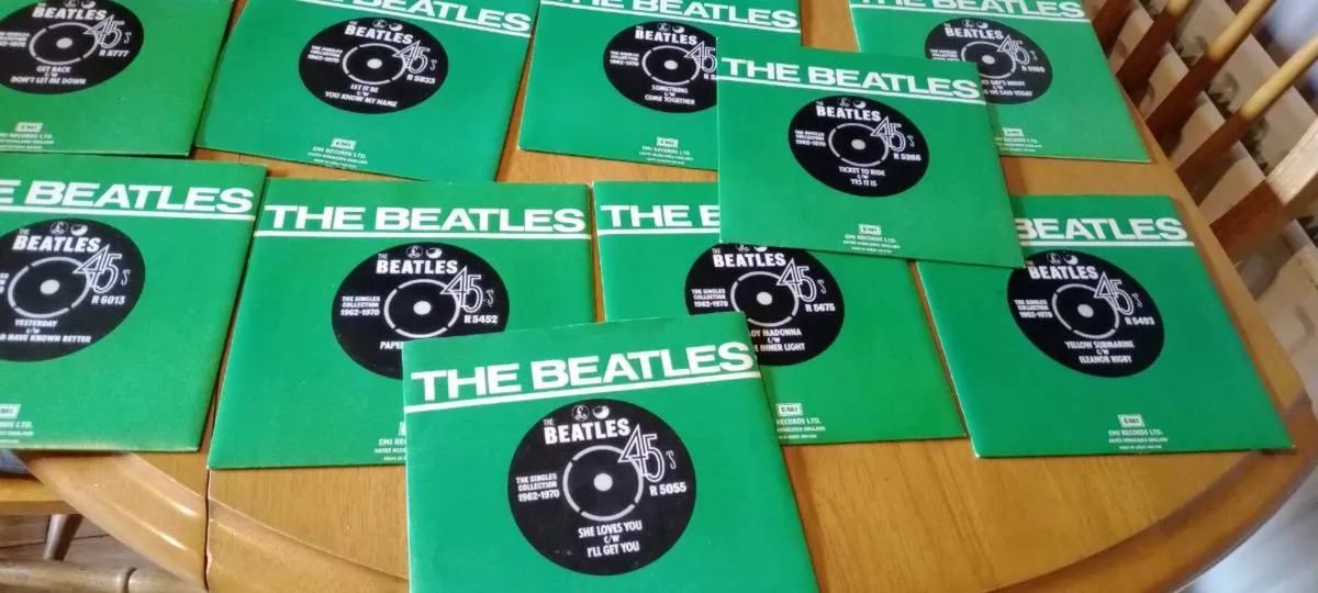 The Beatles collection 24×7" singles 1962/1970 box - Image 2