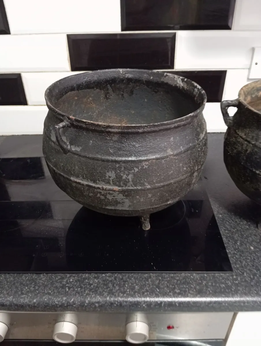 Two Vintage Skillet Pots - Image 1
