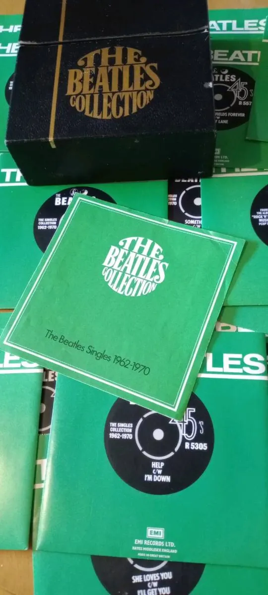 The Beatles collection 24×7" singles 1962/1970 box - Image 1