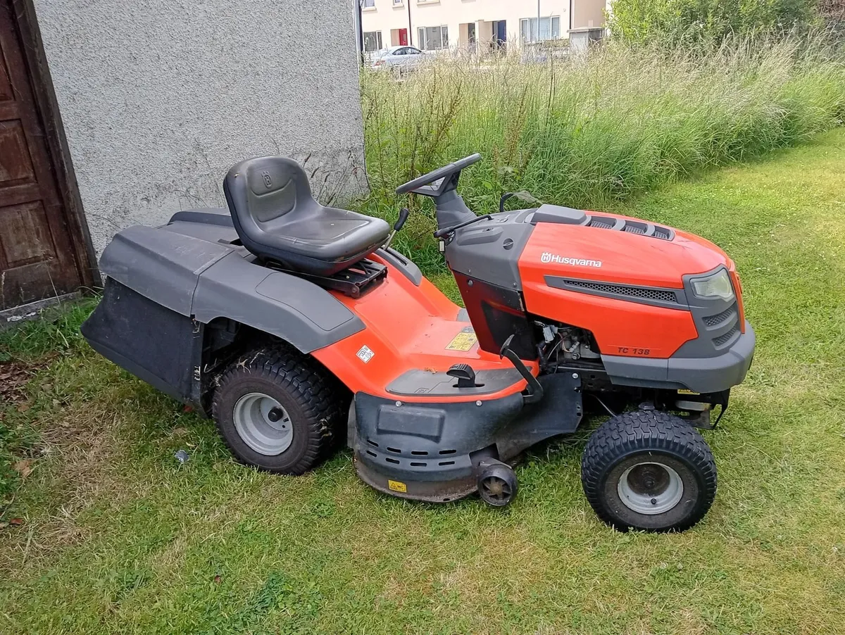 Husqvarna ride on lawnmower - Image 1