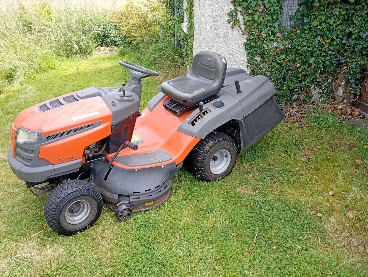 Husqvarna ride on lawnmower - Image 2