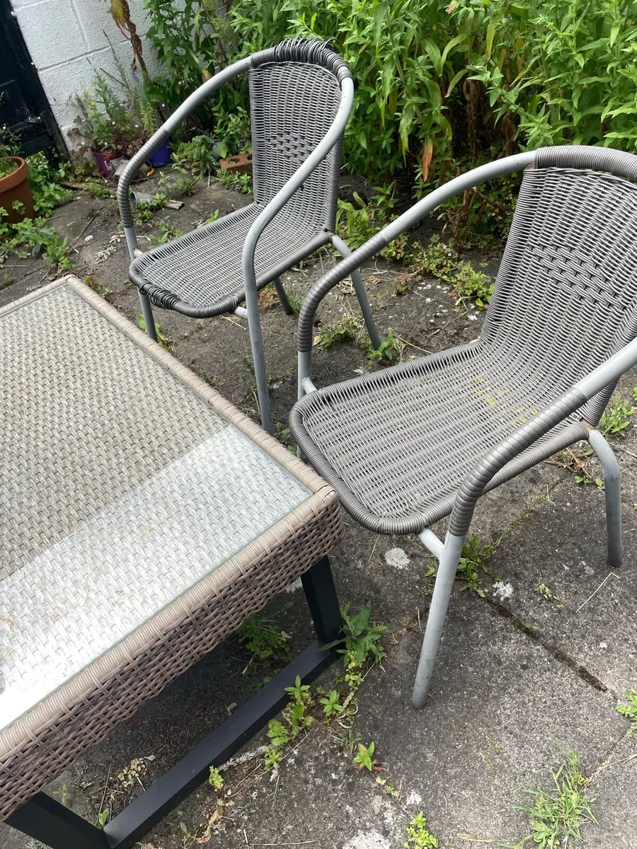 Outdoor Table and Chairs - Image 4