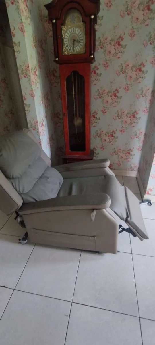 Electric recliner chair - Image 4