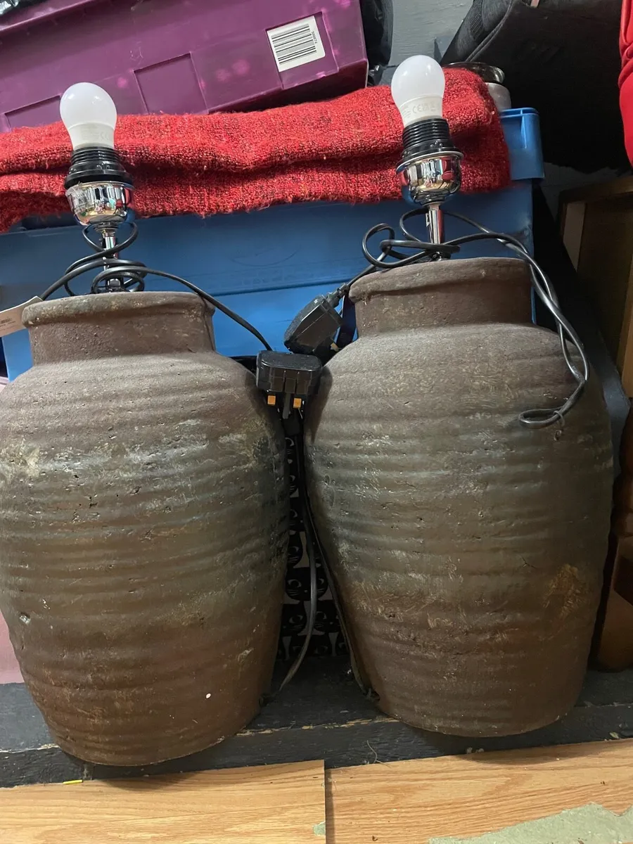Lamps and stools - Image 1