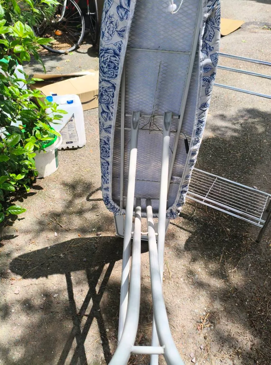 Iron board, trowel stand as good as new, 15.both - Image 4