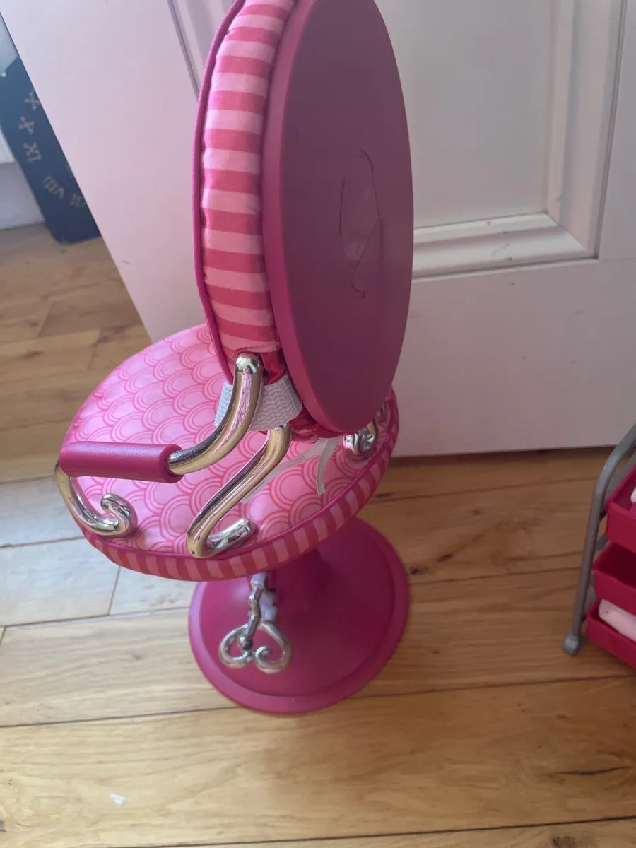Out generation chair - Image 2