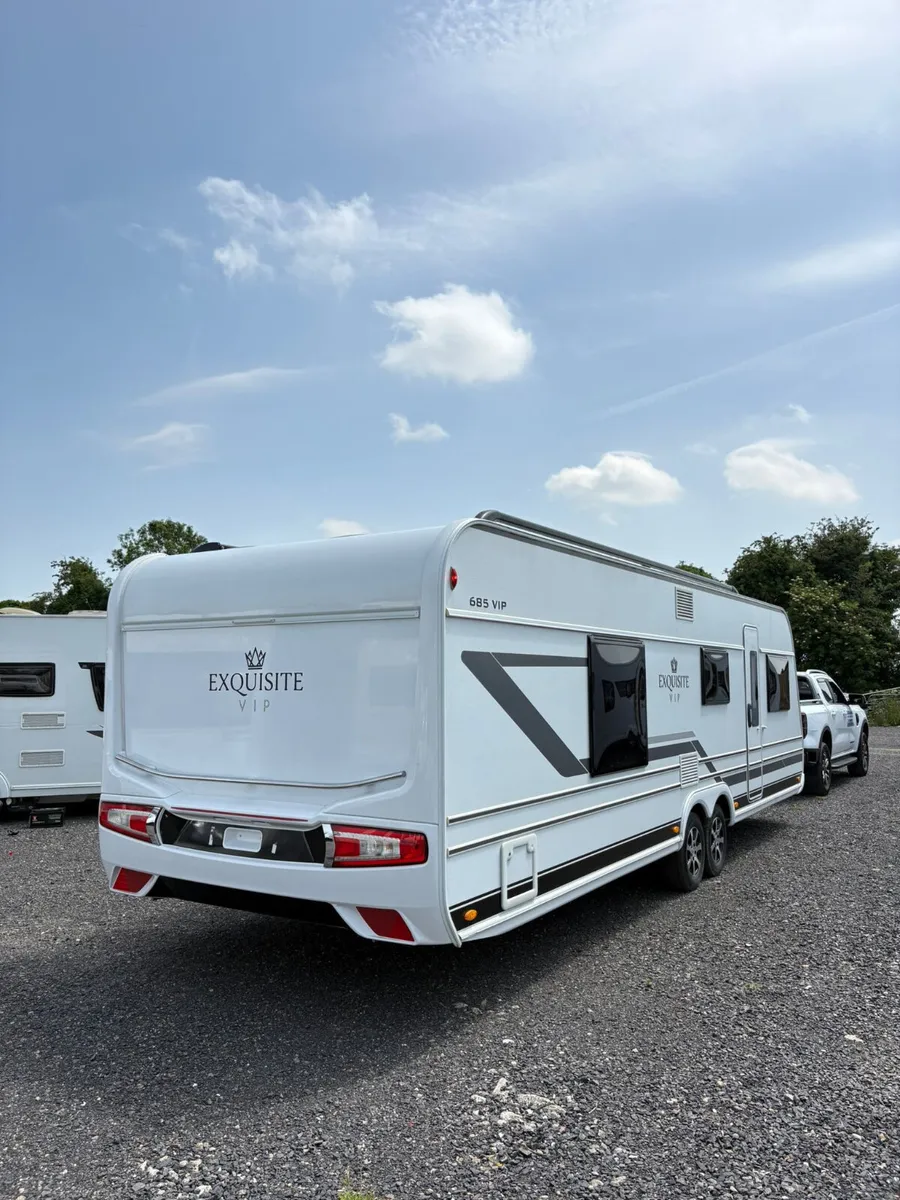LMC exquisite 685 VIP island bed caravan - Image 4