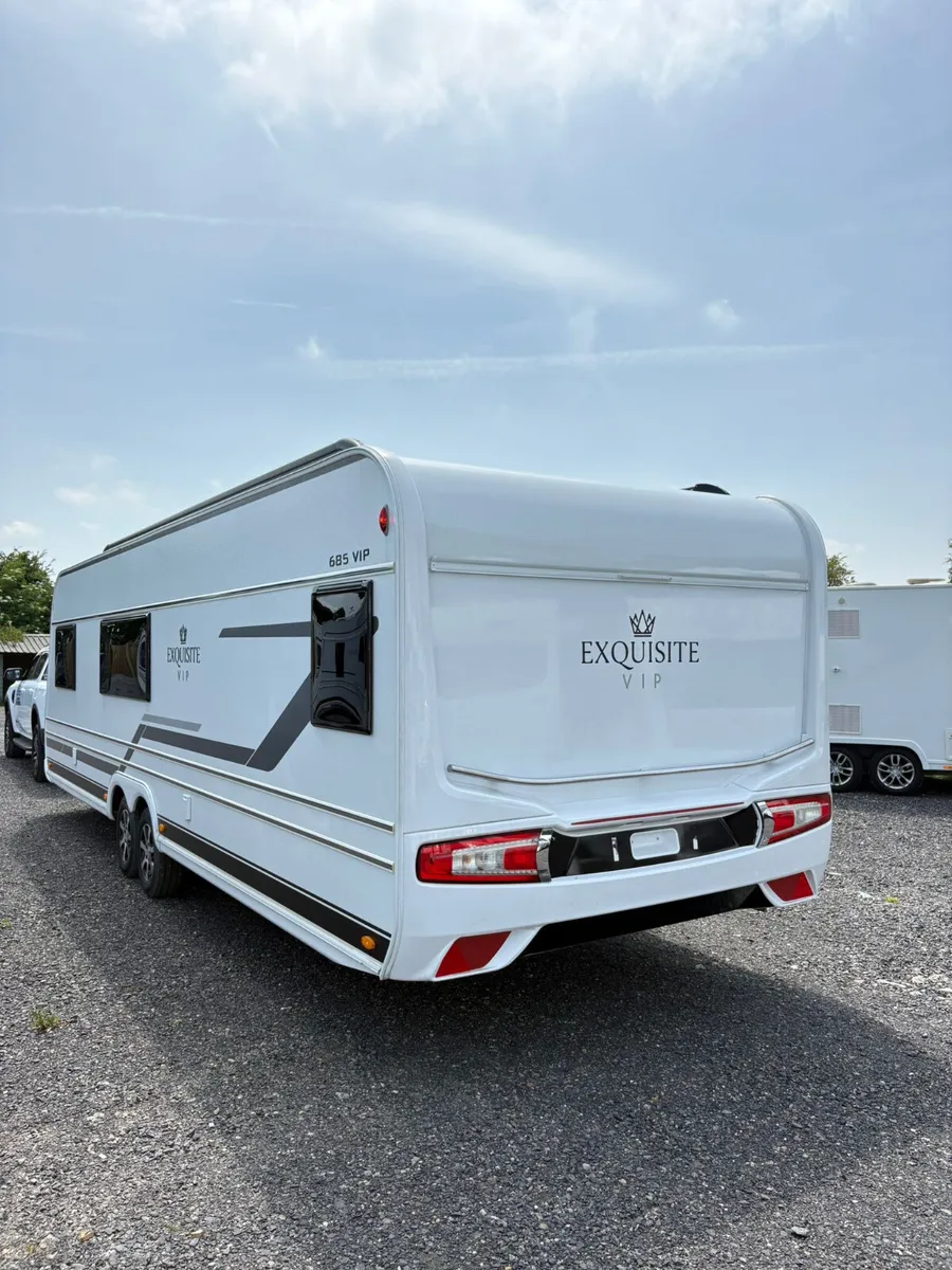 LMC exquisite 685 VIP island bed caravan - Image 3