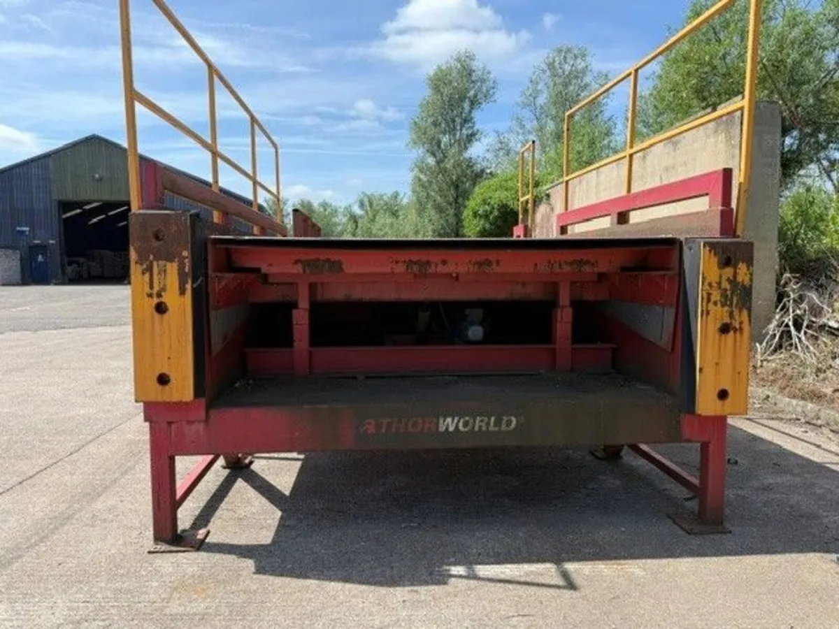 Thorworld Free-Standing Loading Dock Platform with - Image 3