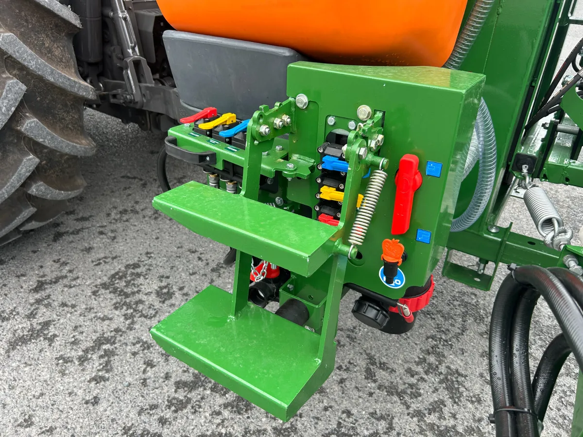 Agrional 1300l Sprayer 15m Booms - Image 4