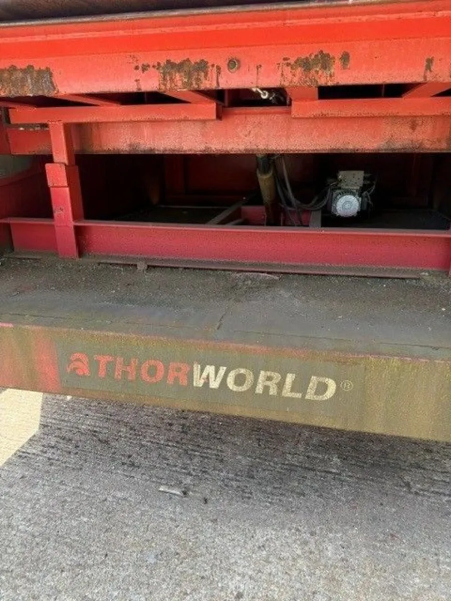 Thorworld Free-Standing Loading Dock Platform with - Image 1