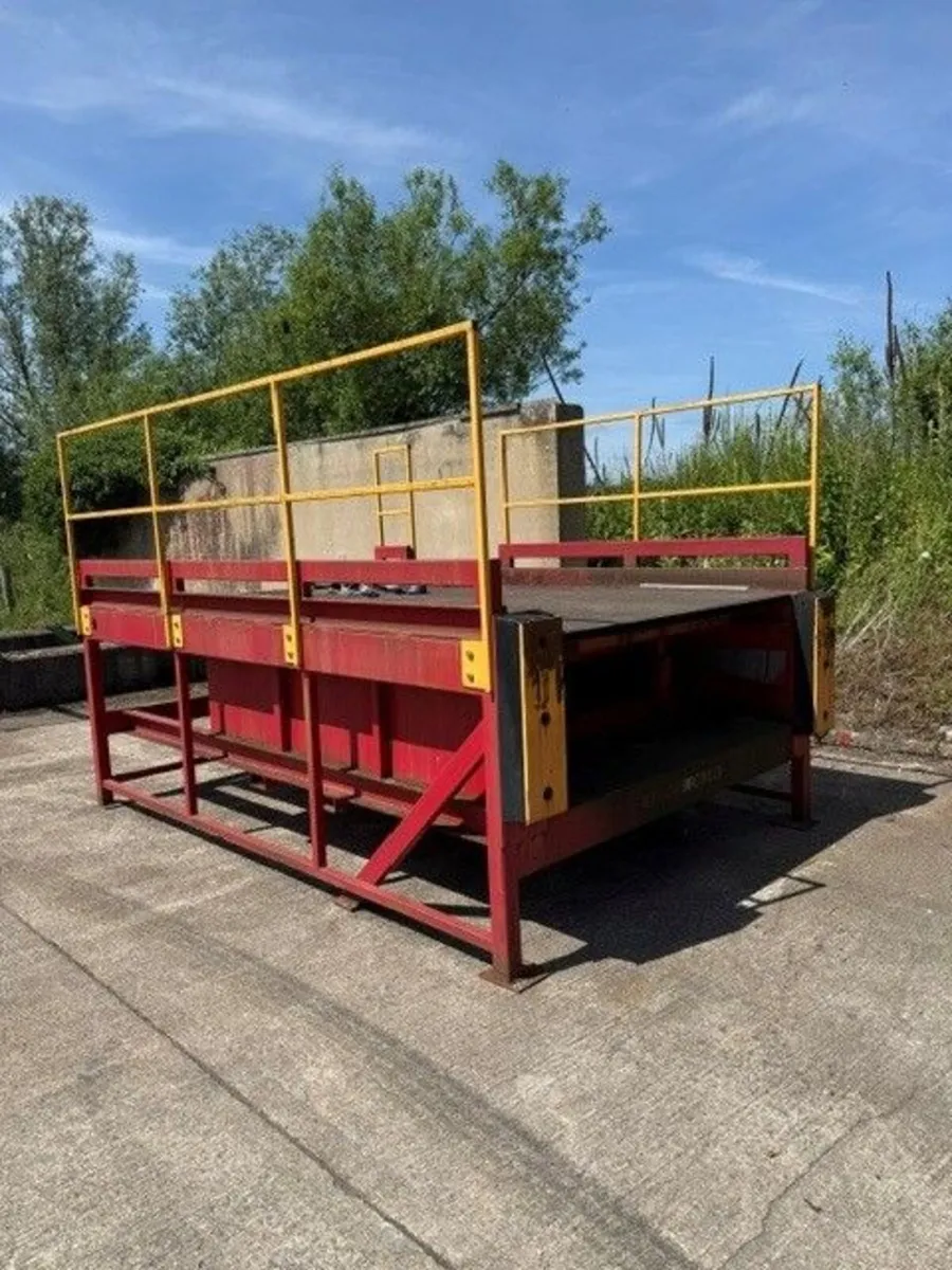 Thorworld Free-Standing Loading Dock Platform with - Image 2