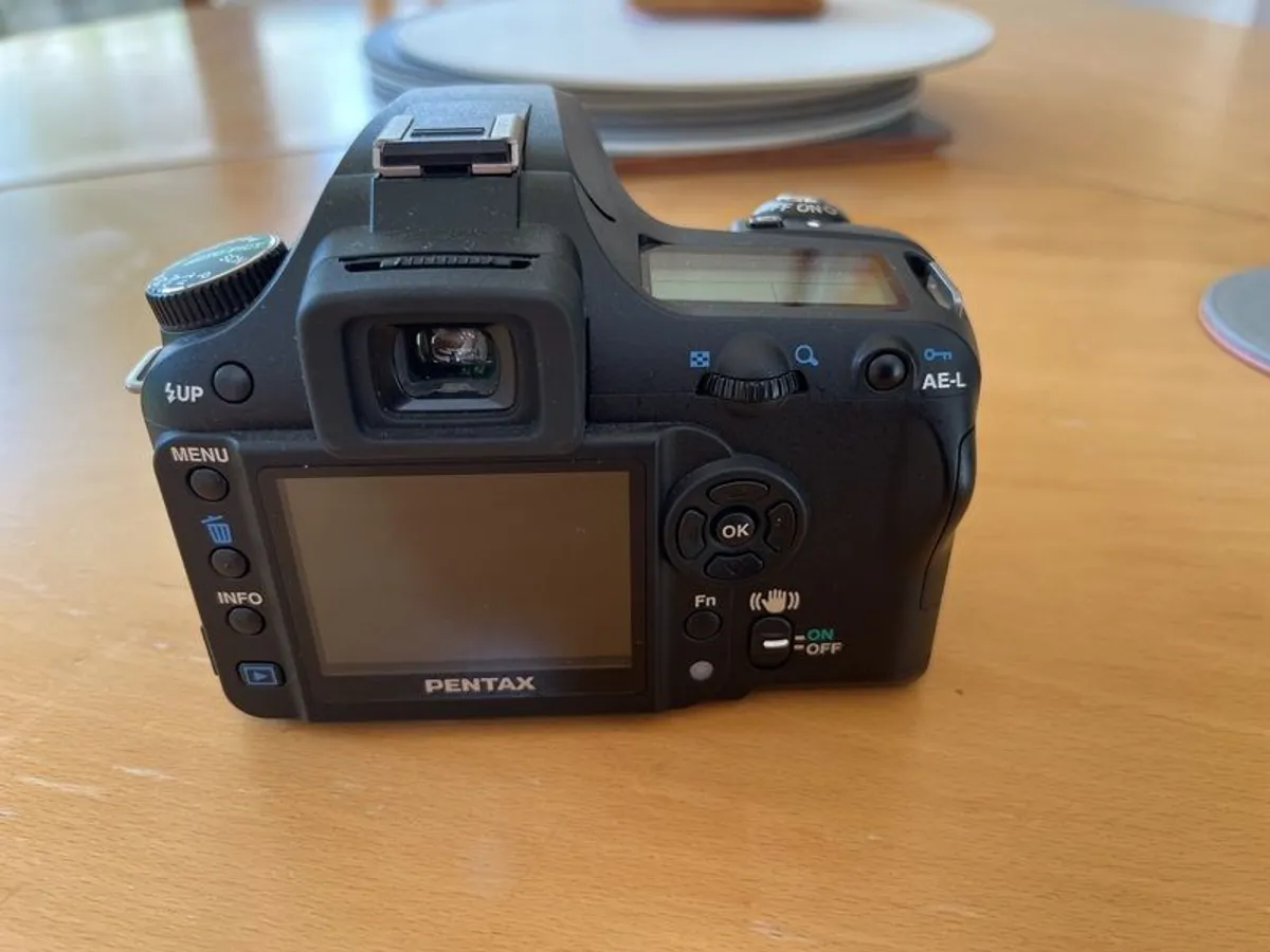 Pentax K100 digital SLR - Image 2