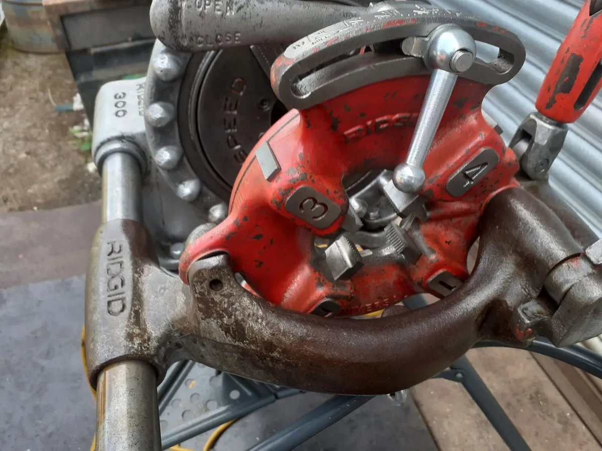 RIDGID 300 THREADING MACHINE - Image 2