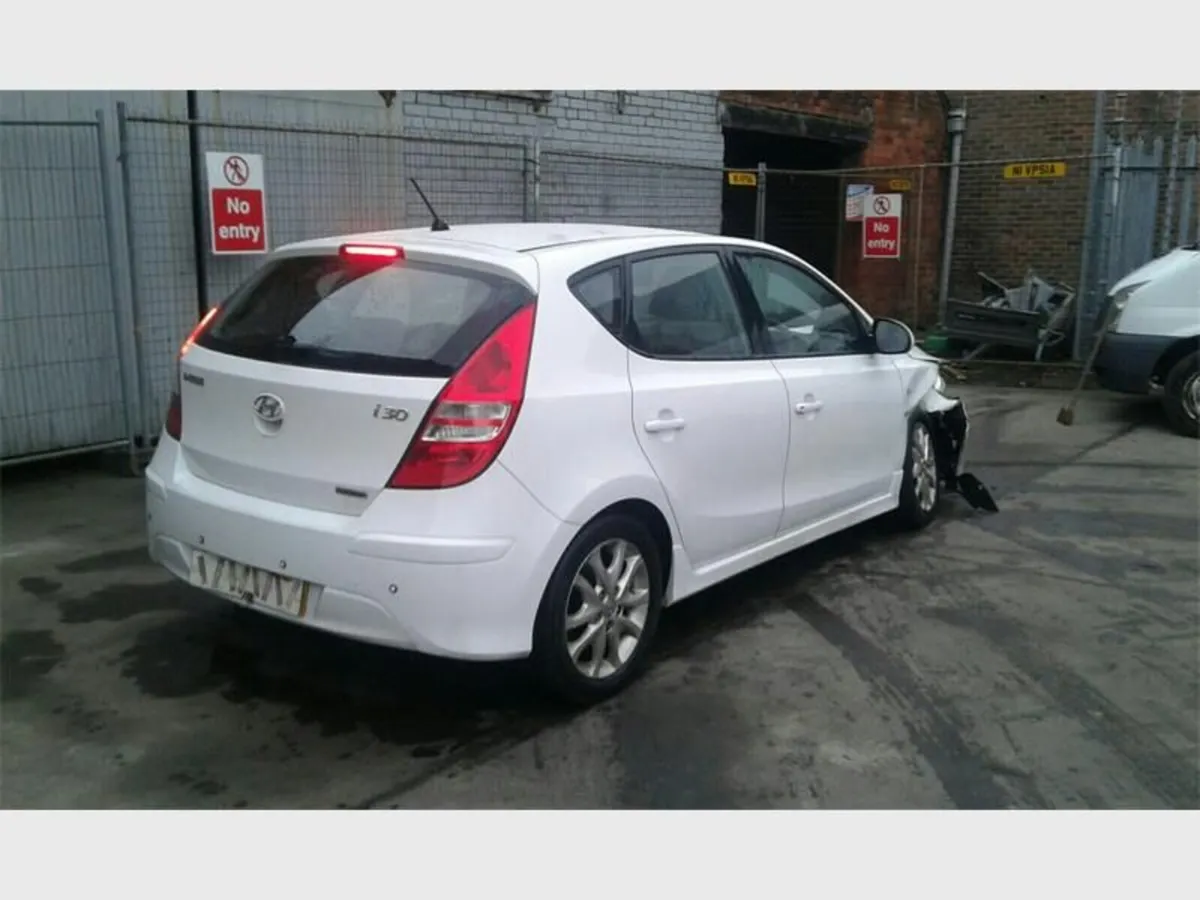 Hyundai i30 - Image 2