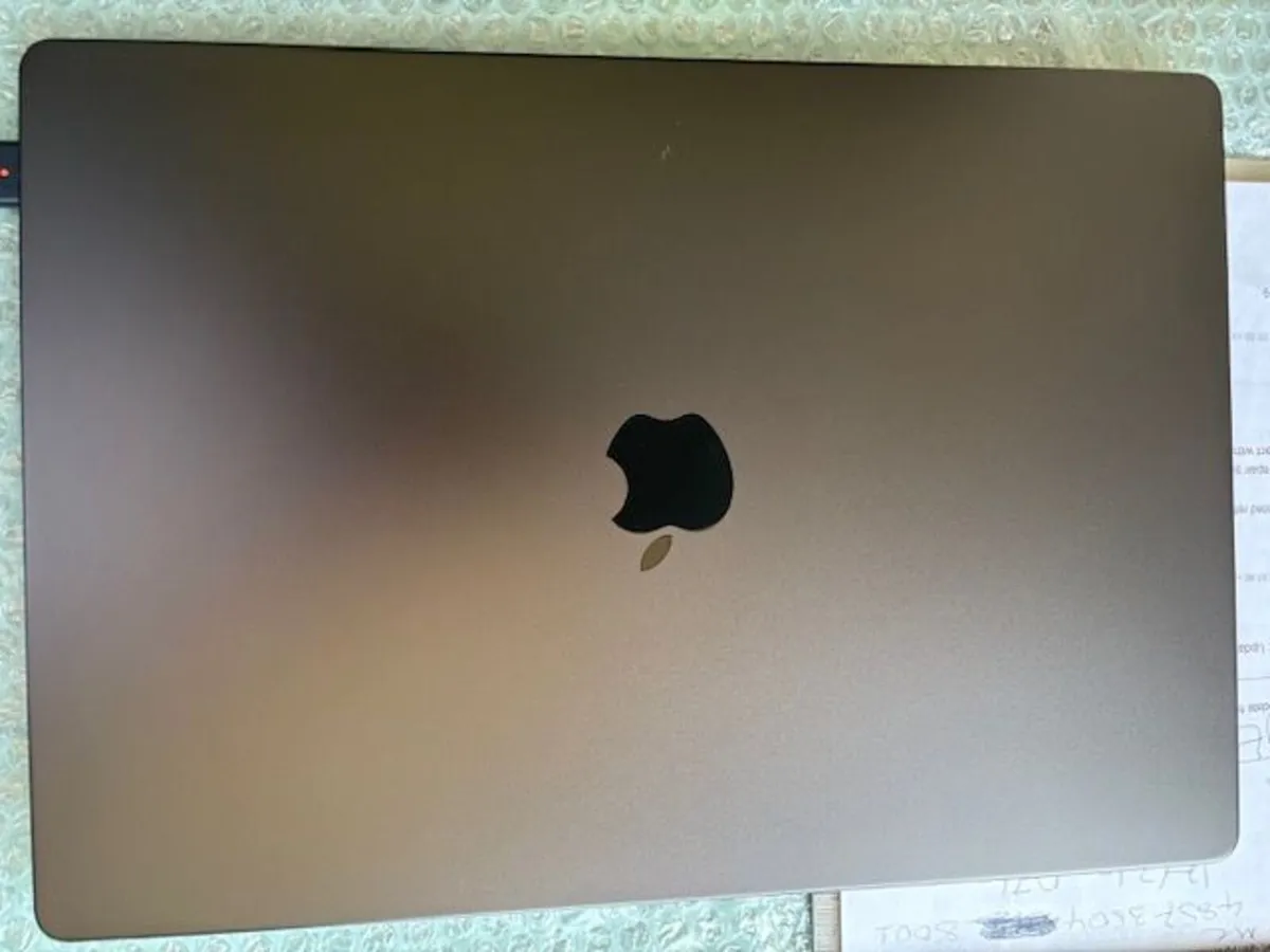 MacBook Pro M 16" M5 2026 - Image 2