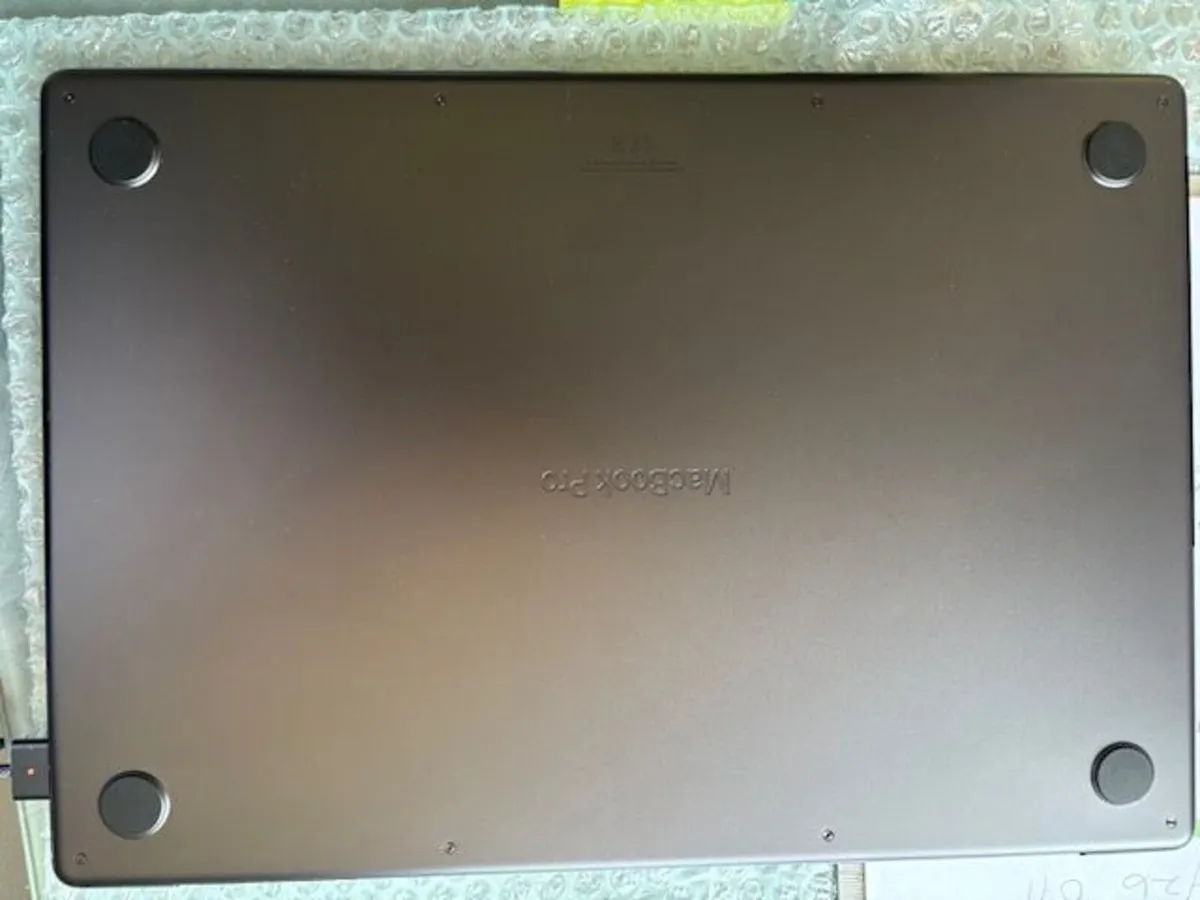 MacBook Pro M 16" M5 2026 - Image 3
