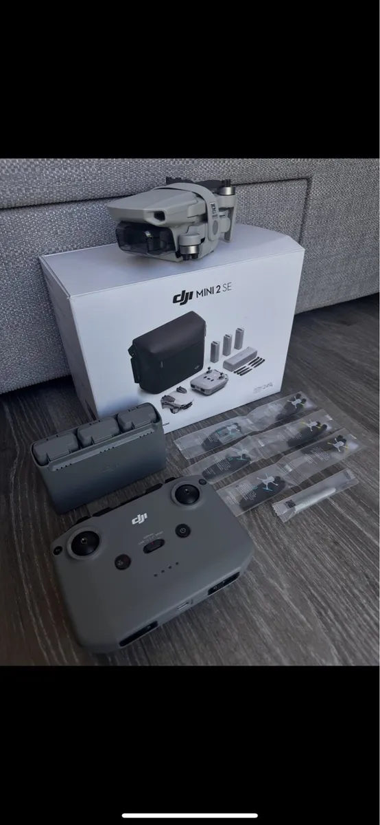 DJI Mini 2 SE Flying combo - Image 1