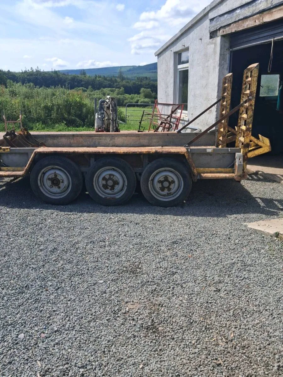 Ivor Williams plant trailer tri axle - Image 1