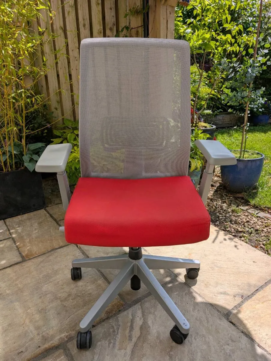 Ergonomic office chair - Image 2