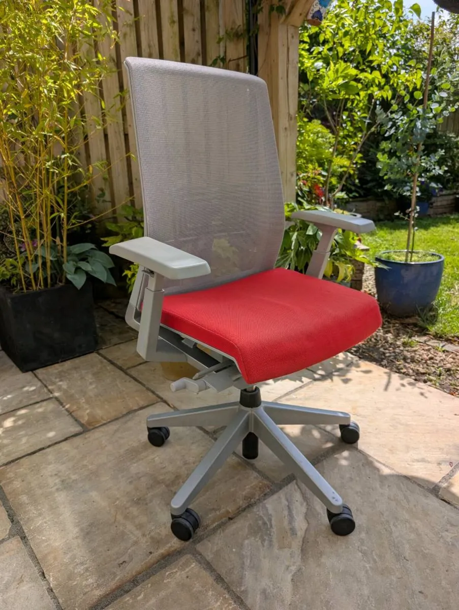 Ergonomic office chair - Image 3