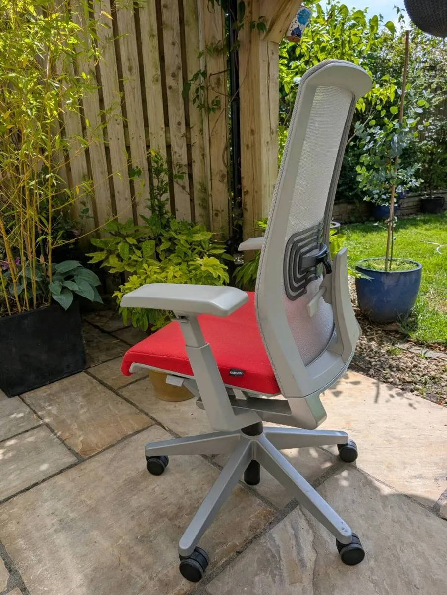 Ergonomic office chair - Image 4